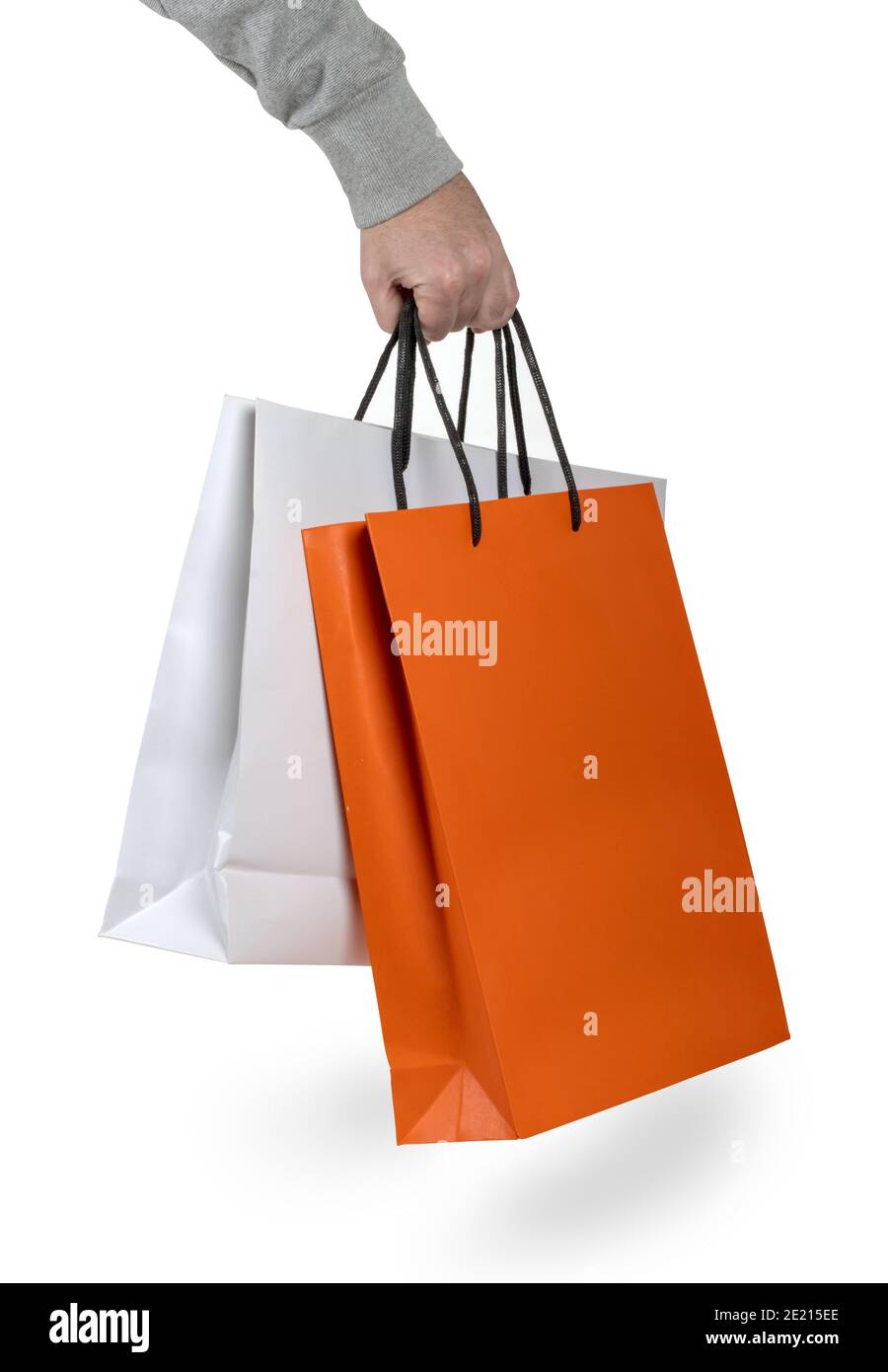 mano dell'uomo che porta borse per la spesa su sfondo bianco Foto Stock