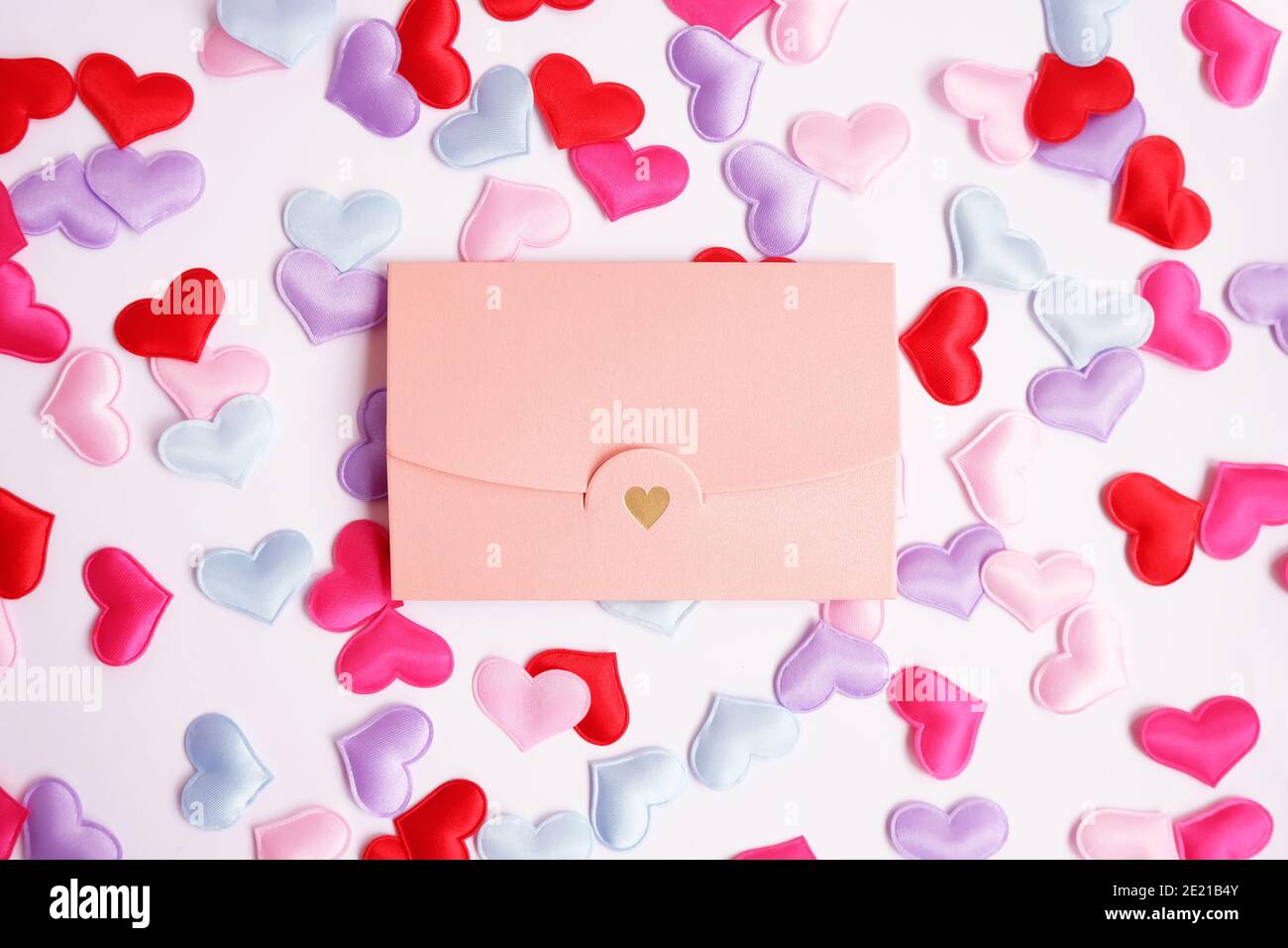 Biglietto d'invito per San Valentino. Artigianato rosa Foto Stock