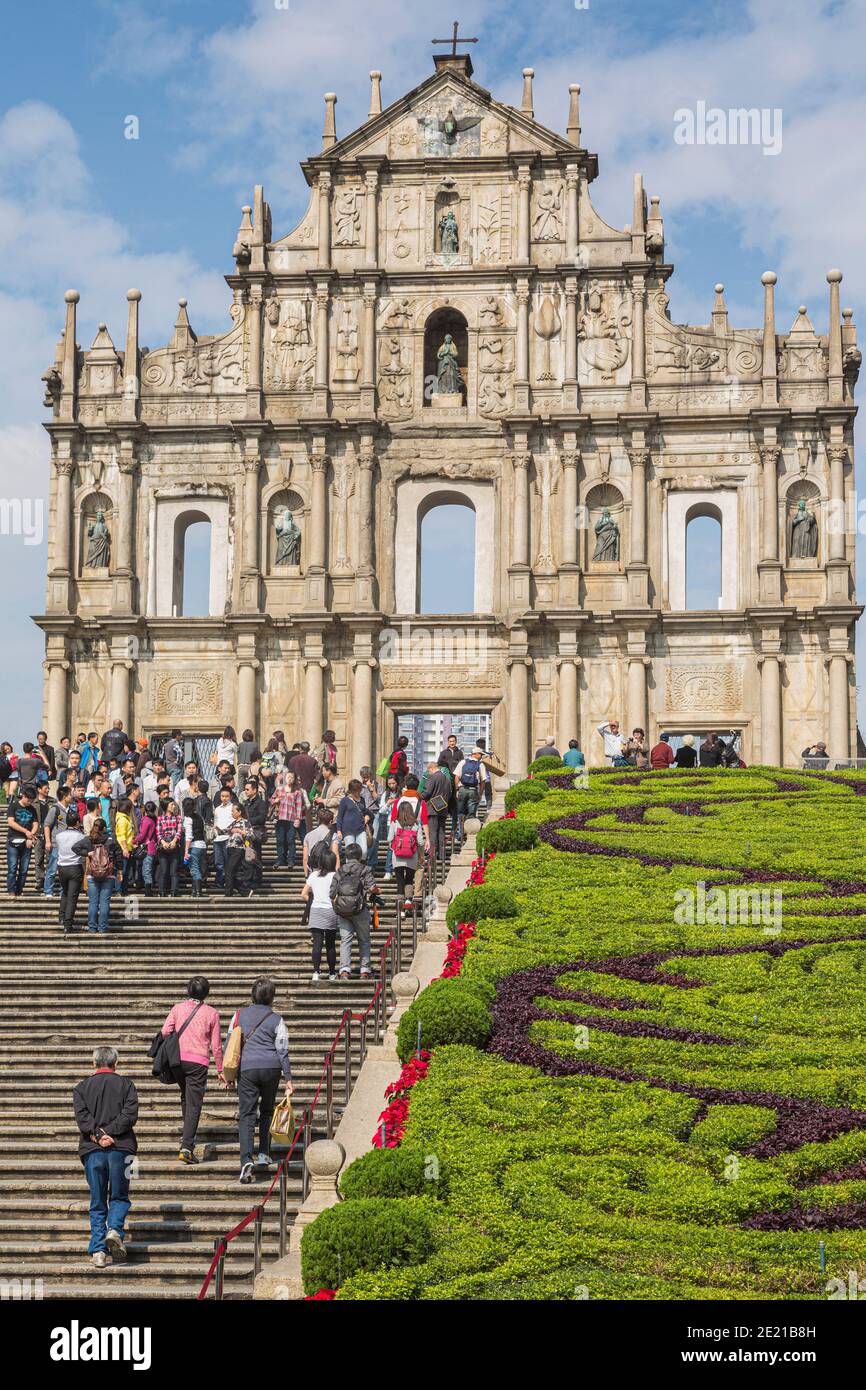 Macao, Cina. Rovine della cattedrale di San Paolo del XVII secolo. Ruinas do Sao Paulo. Rimane solo la facciata. San Paolo fa parte della storia Foto Stock