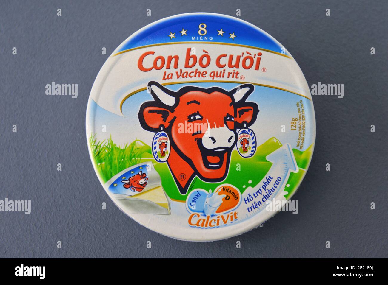 Scatola di formaggio Cow Raughing con etichetta in vietnamita Foto Stock