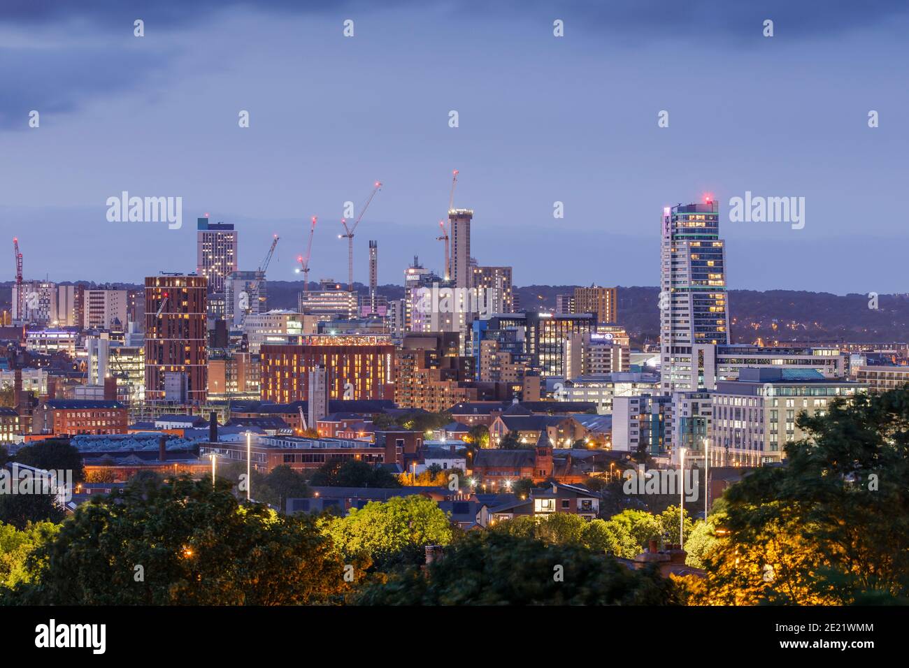 Skyline del centro di Leeds al tramonto Foto Stock