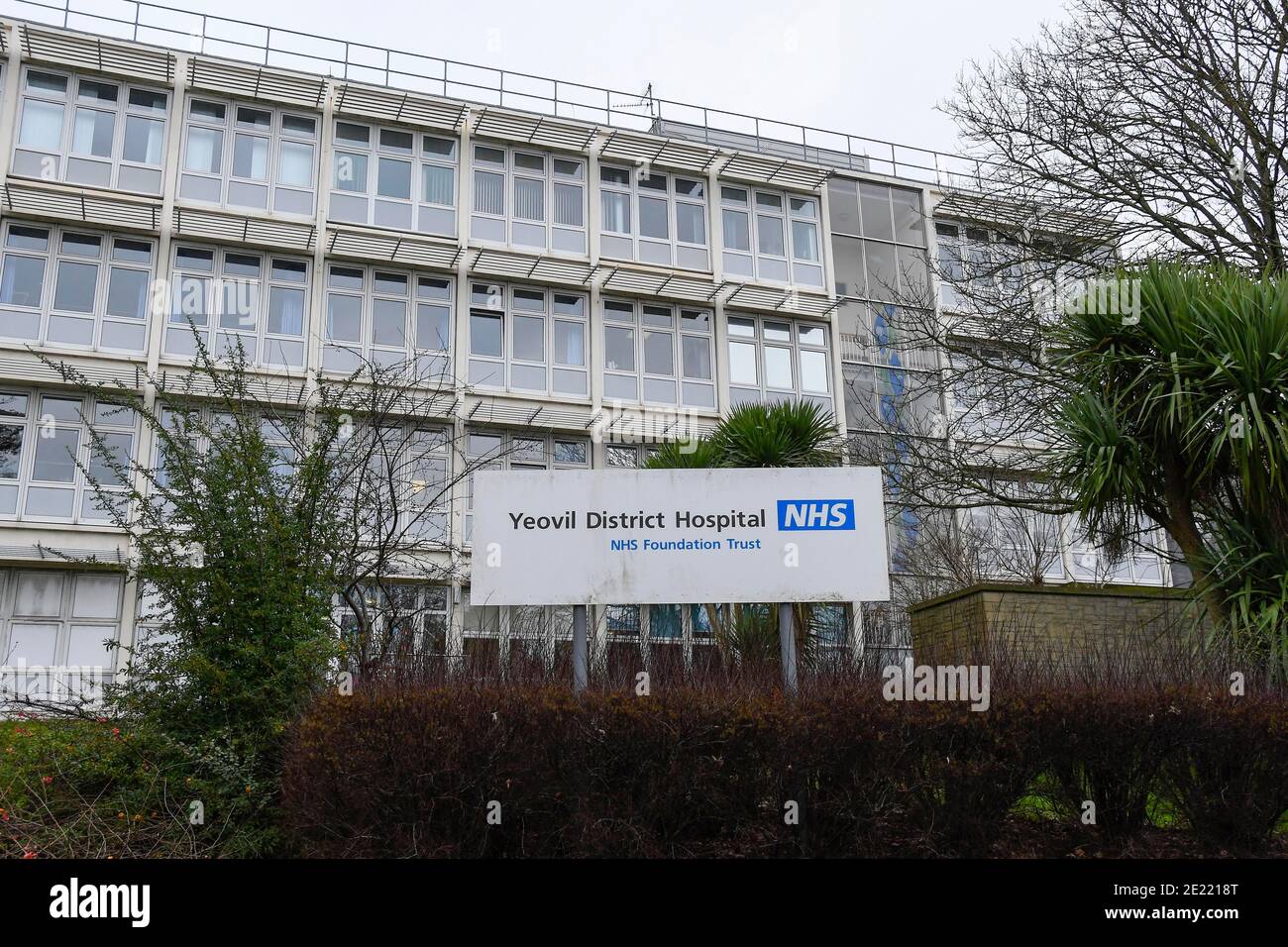 Yeovil, Somerset, Regno Unito. 11 Gennaio 2020. Vista generale del Yeovil District Hospital di Somerset, che è uno dei siti NHS attualmente in cui vengono somministrati i vaccini Covid-19. Picture Credit: Graham Hunt/Alamy Live News Foto Stock