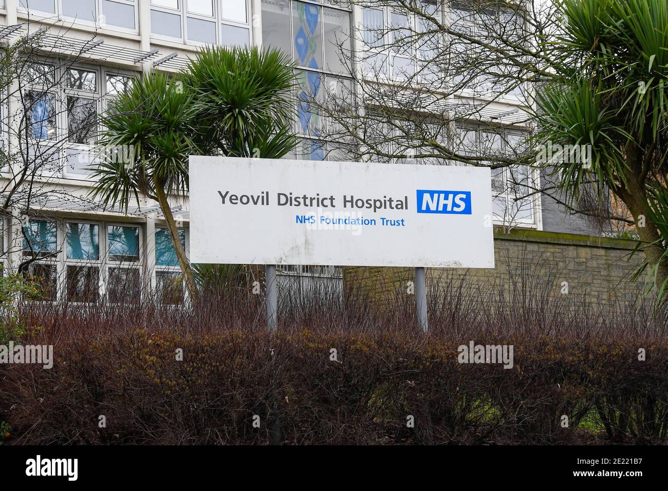 Yeovil, Somerset, Regno Unito. 11 Gennaio 2020. Vista generale del Yeovil District Hospital di Somerset, che è uno dei siti NHS attualmente in cui vengono somministrati i vaccini Covid-19. Picture Credit: Graham Hunt/Alamy Live News Foto Stock