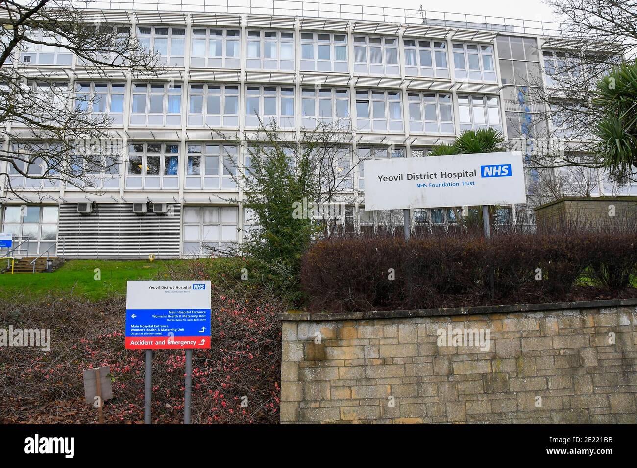 Yeovil, Somerset, Regno Unito. 11 Gennaio 2020. Vista generale del Yeovil District Hospital di Somerset, che è uno dei siti NHS attualmente in cui vengono somministrati i vaccini Covid-19. Picture Credit: Graham Hunt/Alamy Live News Foto Stock