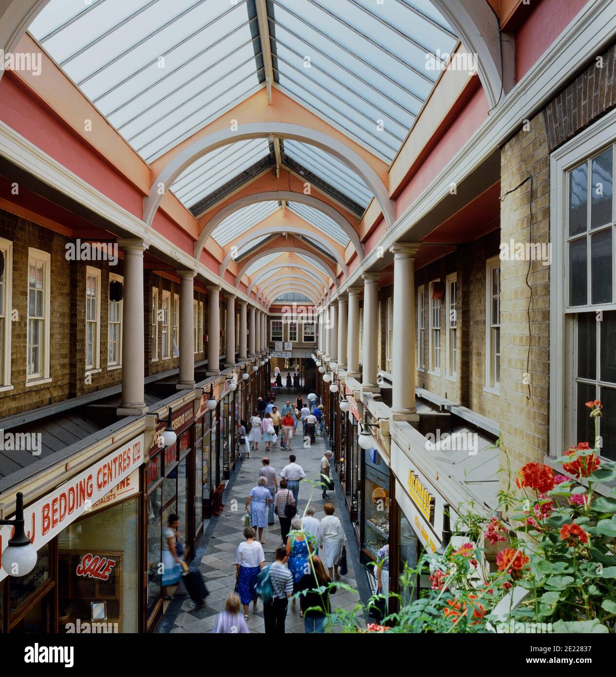 Westgate Arcade, Peterborough, Cambridgeshire, Inghilterra, Regno Unito. Circa anni '90 Foto Stock