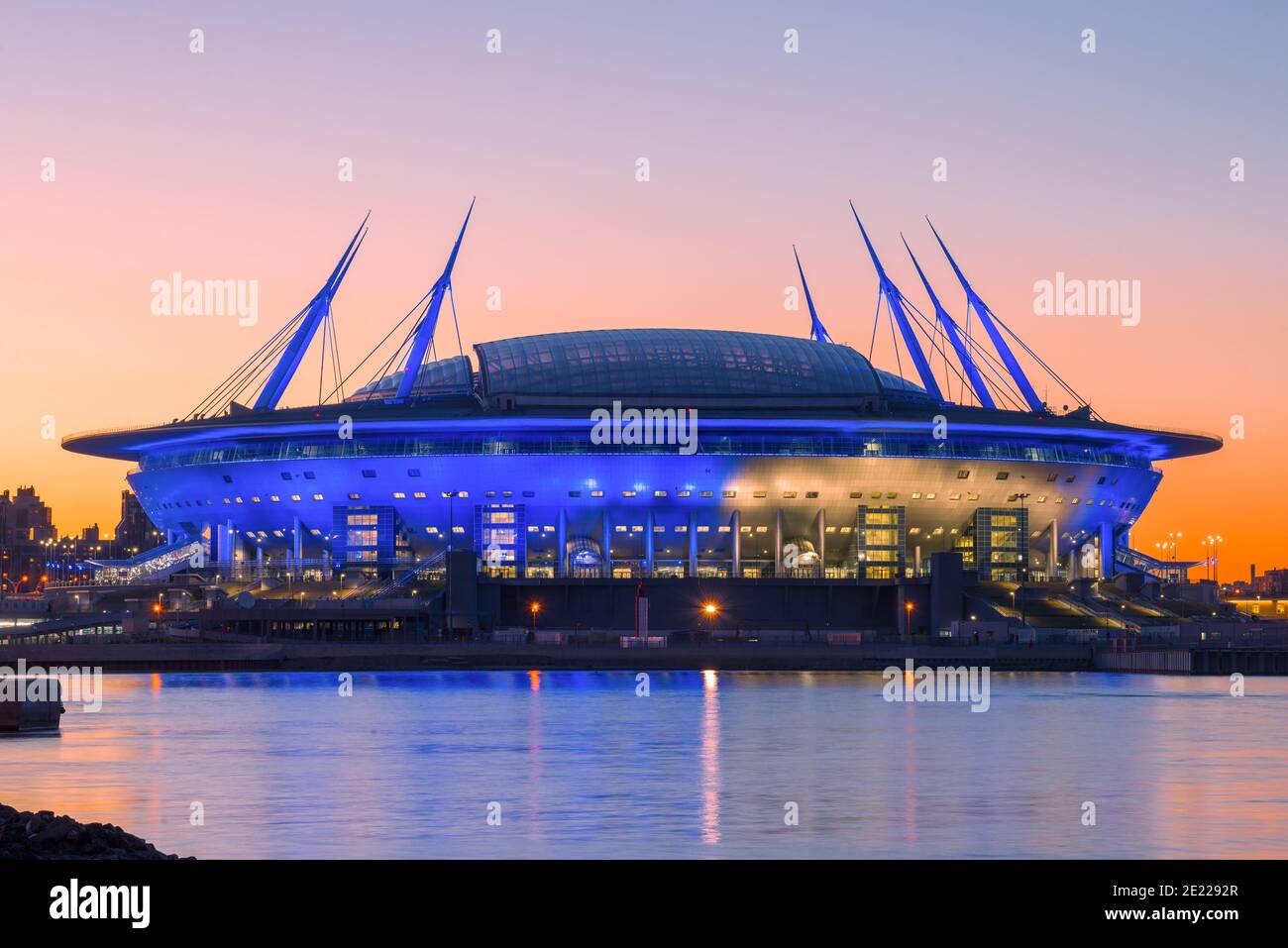 ST. PETERSBURG, RUSSIA - 29 MAGGIO 2018: Stadio moderno 'st. Petersburg Arena' (Zenit Arena) al tramonto di maggio Foto Stock