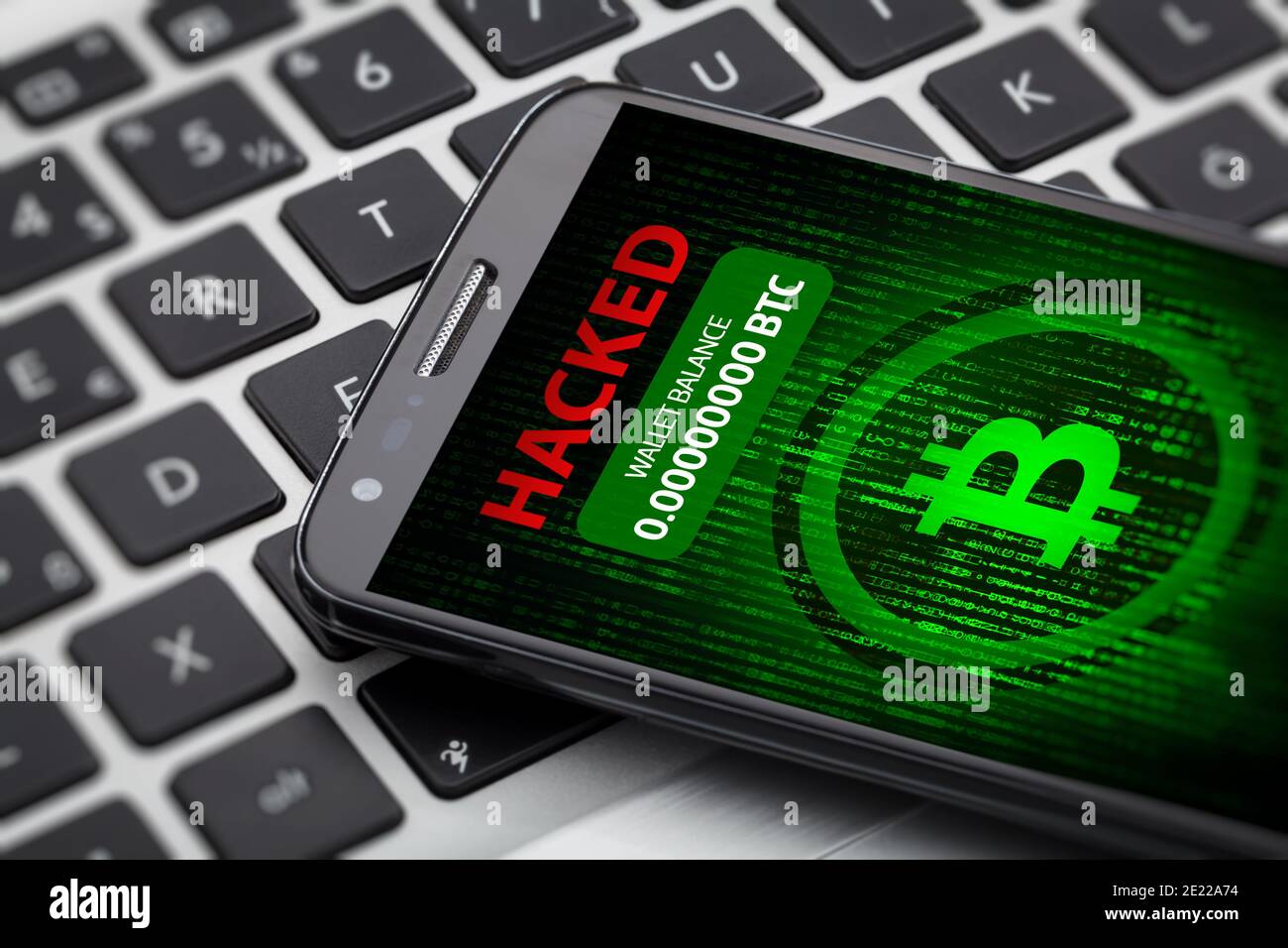 messaggio violato del portafoglio bitcoin sullo schermo dello smartphone. concetto di furto con criptovaluta Foto Stock