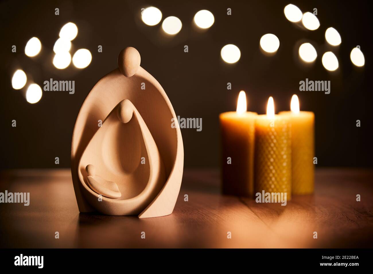 Presepe di Natale con tre candele e fata luci Foto Stock