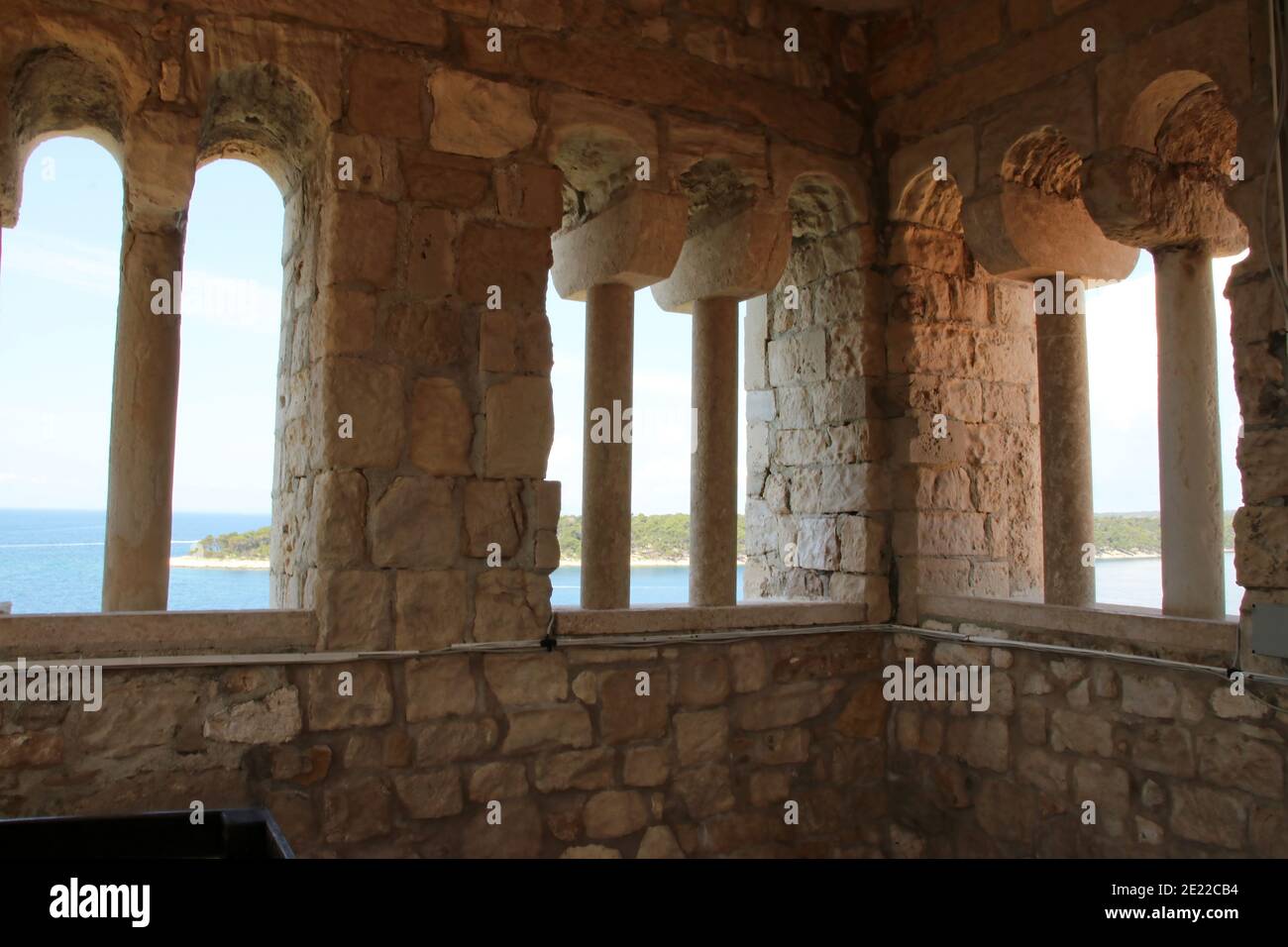 Vista da lato il campanile della Cattedrale di Santa Maria la Grande Rab Città, Rab isola, Croazia Foto Stock