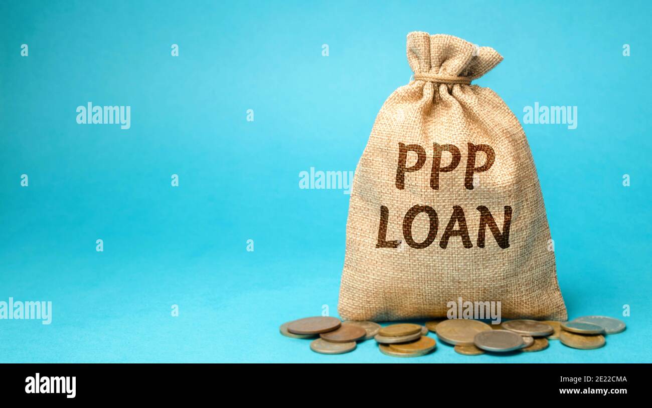 Borsa di denaro con la parola prestito PPP - programma di protezione del pagamento. Prestito progettato per fornire un incentivo diretto per le piccole imprese a mantenere i loro lavoratori Foto Stock
