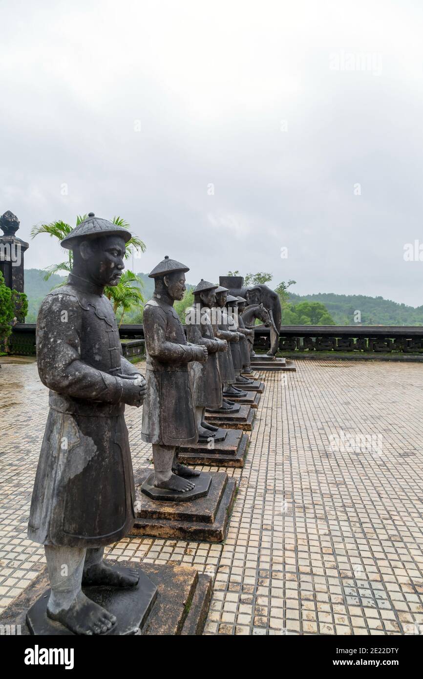 Statue soldati Khai Dinh Royal Tomba a Hue, Vietnam. Confuciani nella dinastia Nguyen. Foto Stock