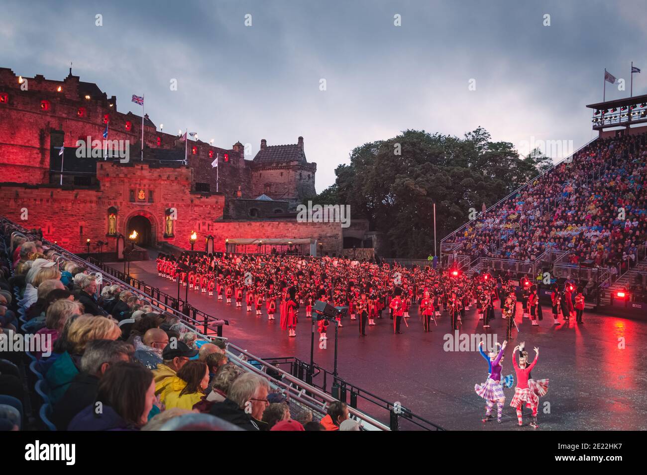 Edimburgo, Scozia - Agosto 11 2016: Visione dal pubblico di un concerto dal vivo del Royal Edinburgh Military Tattoo al Castello di Edimburgo durante la Fringe Foto Stock