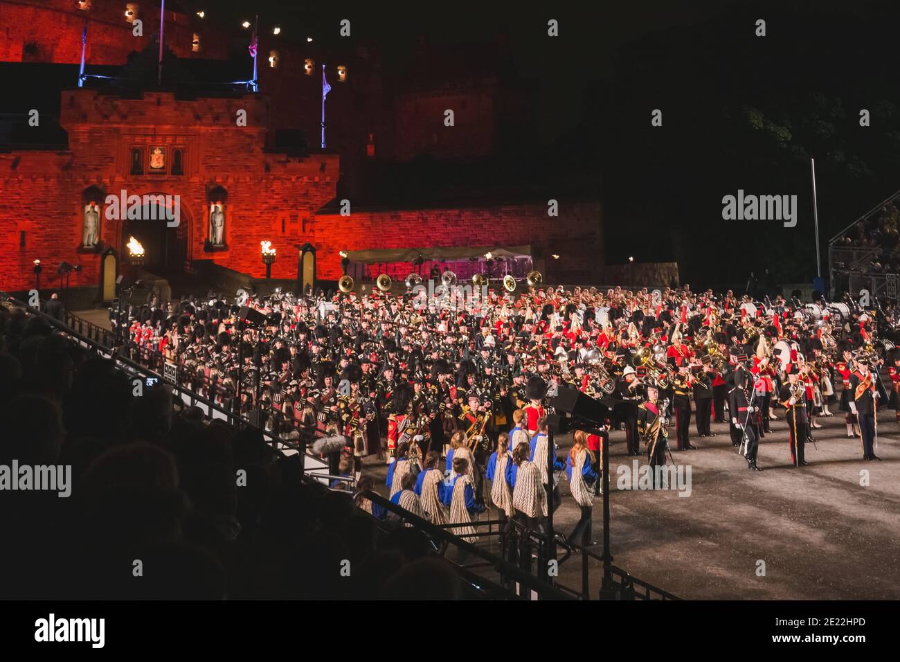 Edimburgo, Scozia - Agosto 11 2016: Visione dal pubblico di un concerto dal vivo del Royal Edinburgh Military Tattoo al Castello di Edimburgo durante la Fringe Foto Stock