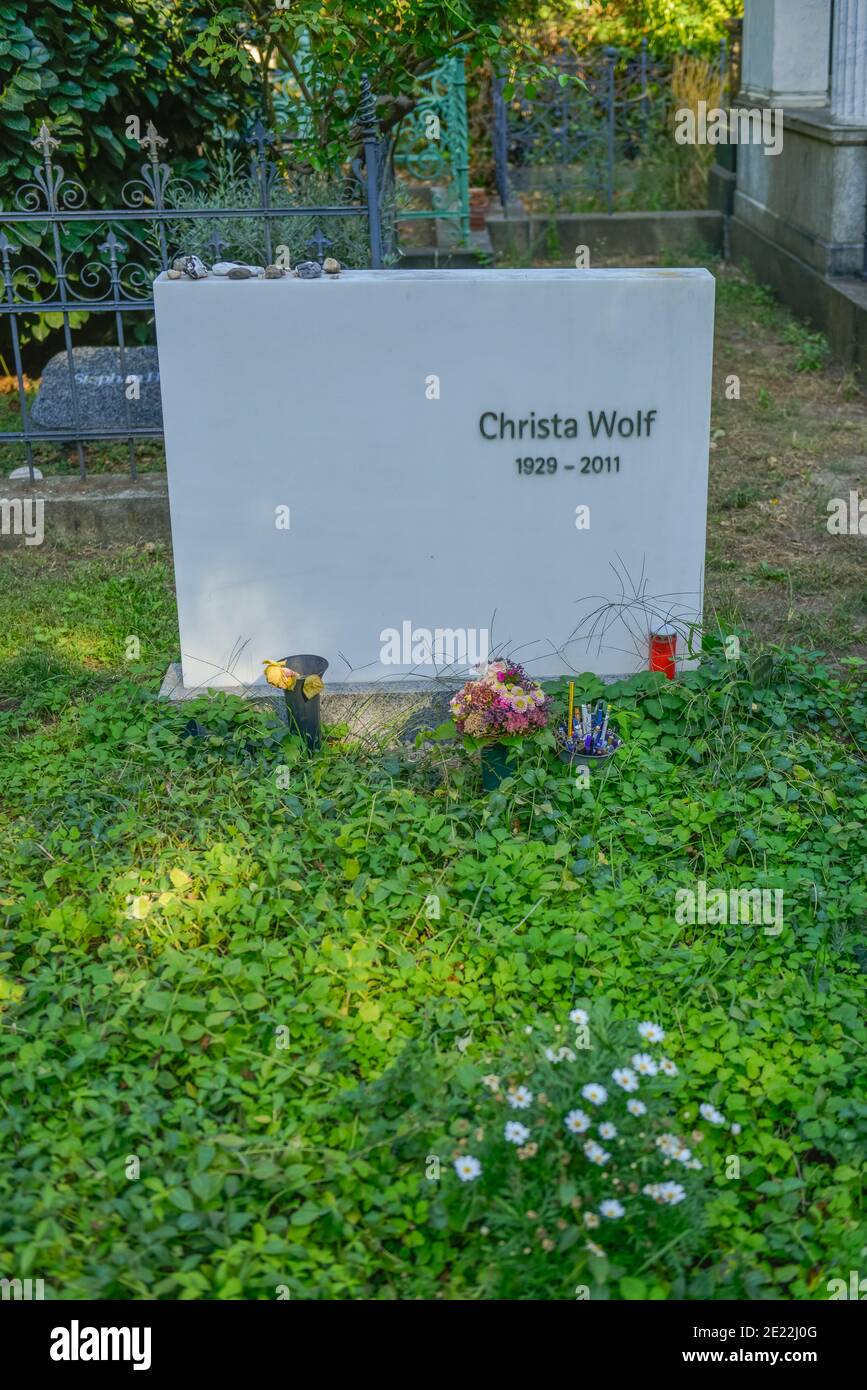 Grab, Christa Wolf, Dorotheenstaedtischer Friedhof, Chausseestrasse, Mitte, Berlino, Deutschland Foto Stock