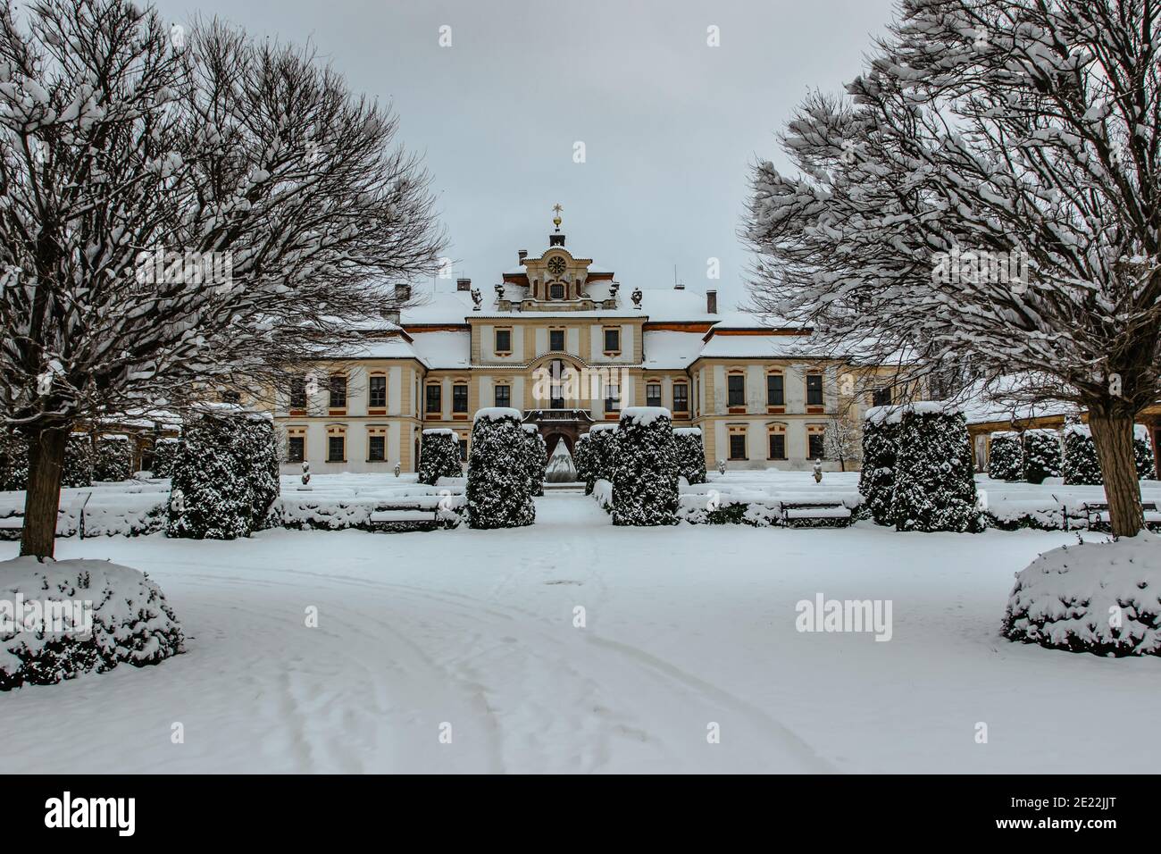 Barocco Chateau Jemniste con romantico parco inglese, Boemia centrale, Repubblica Ceca. Usato come residenza della vecchia famiglia aristocratica di Sternberg.Popul Foto Stock