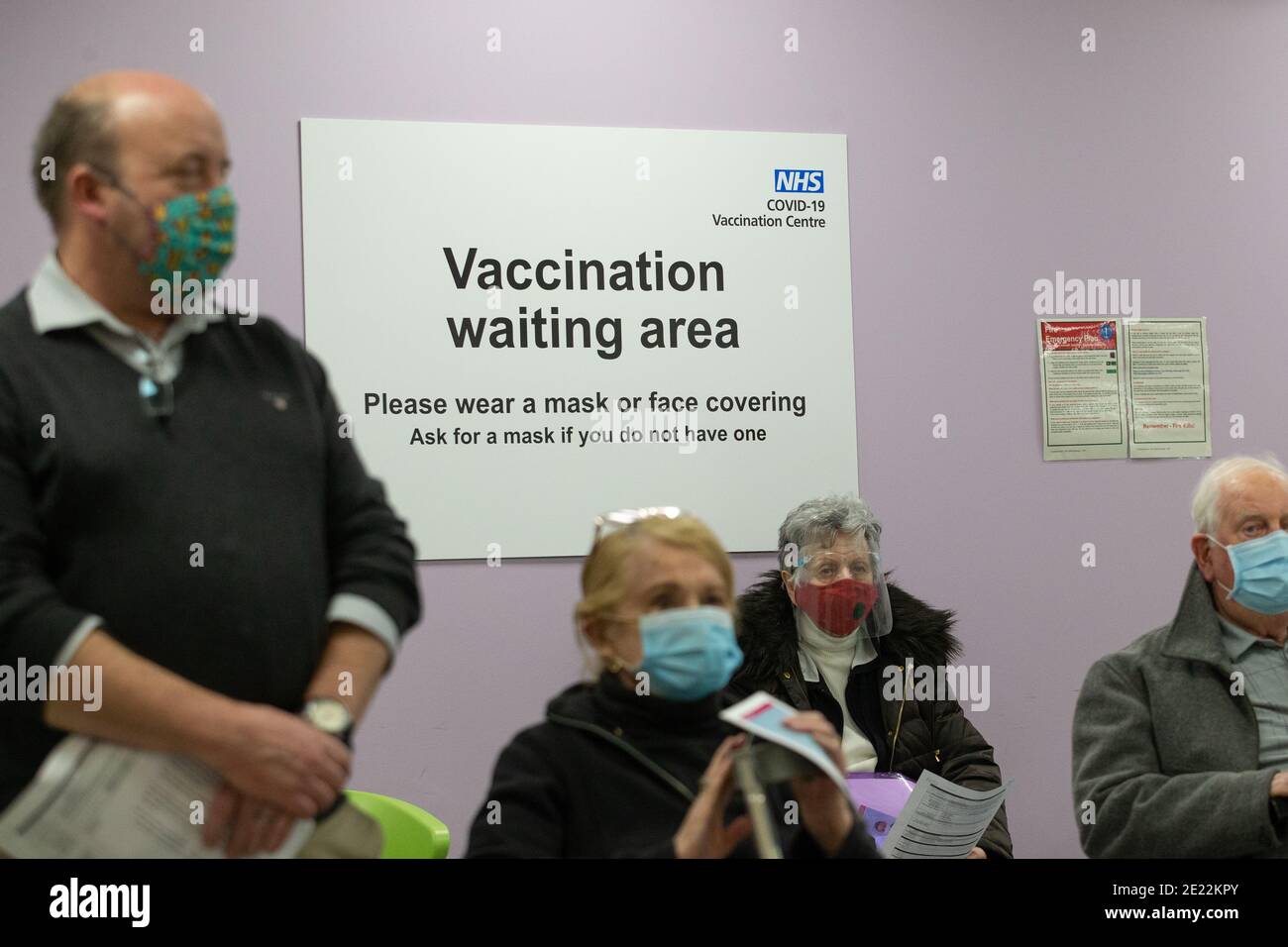 Covid-19 centro di vaccinazione di massa, Robertson House, Stevenage, Hertfordshire, Regno Unito Foto Stock