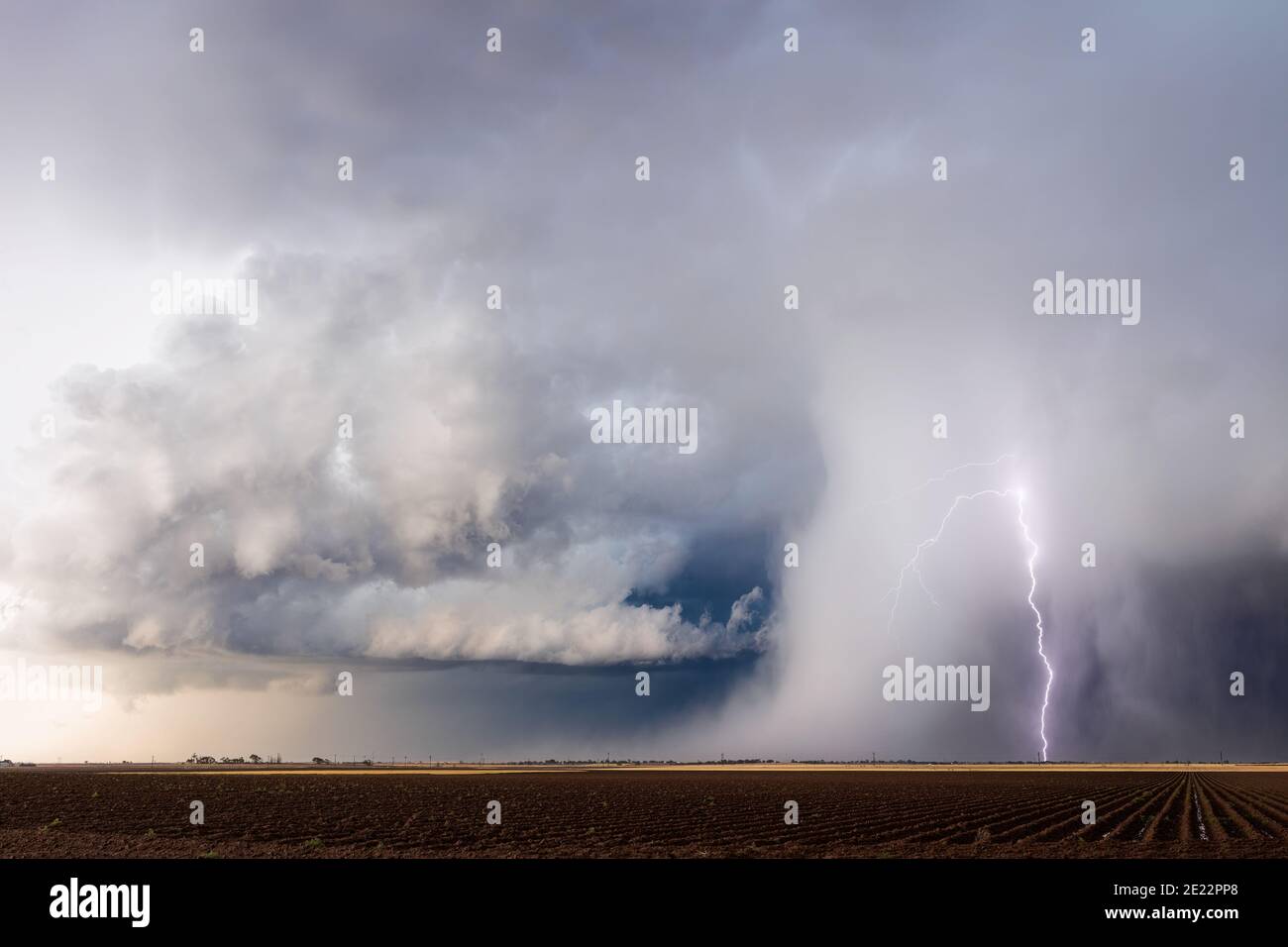 Tempesta di grandine con micropunci e fulmini nei pressi di Amherst, Texas Foto Stock