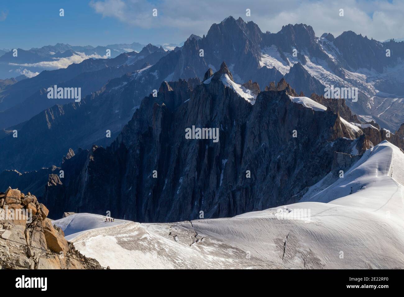 Gli alpinisti si preparano a salire sul MontBlanc Foto Stock