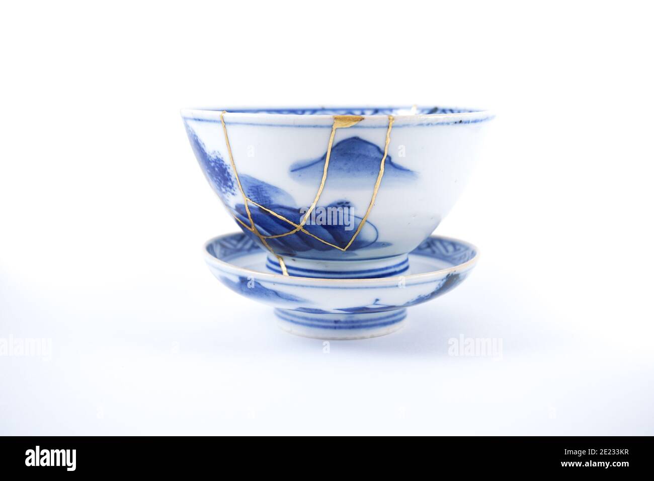 Kintsugi, ciotola giapponese blu e bianca Foto Stock