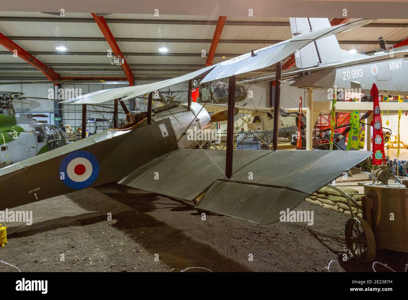 Un aereo Sopwith Pup scout in mostra presso l'Army Flying Museum, un museo dell'aviazione militare a Stockbridge, Hampshire, Regno Unito. Foto Stock