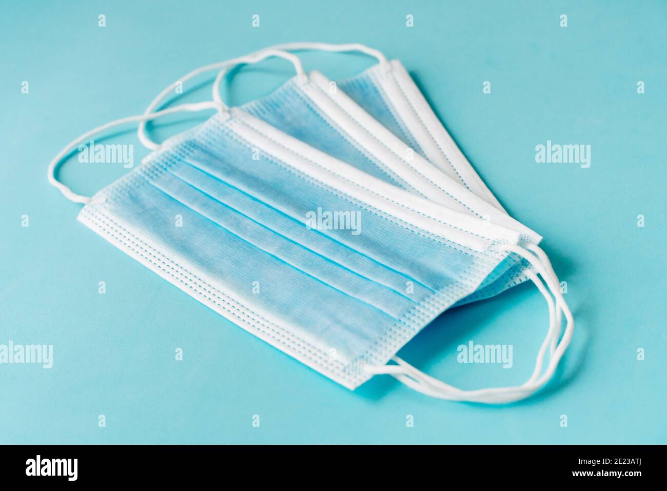 Maschera medica COVID. Maschera di sicurezza con protezione coronavirus, per il tuo design Foto Stock