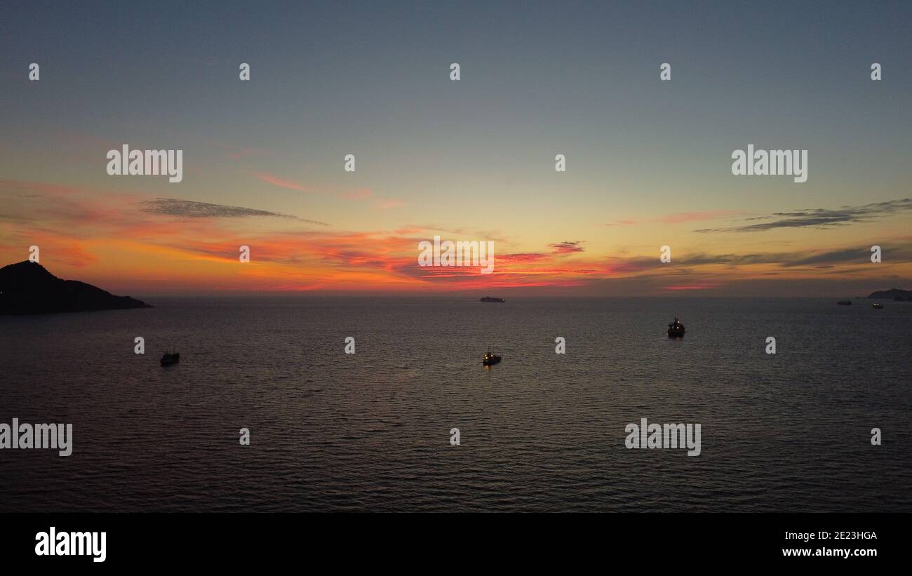 Ultimos rayos de sol en el oceano Foto Stock