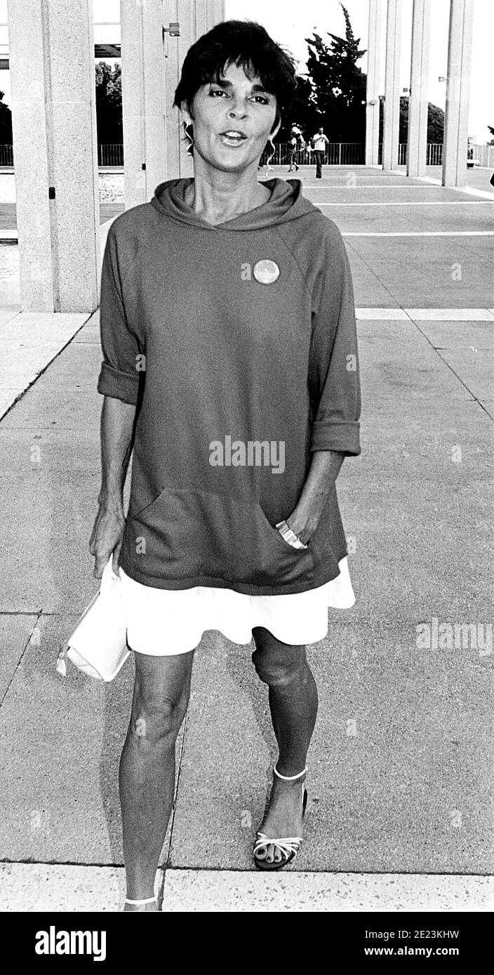 Ali Macgraw arriva al Mark Taper Forum, nel Music Center di Los Angeles, per il teatro Dory Previn in Progress intitolato 6 agosto 1945 una produzione anti-nuke. 1982 credito: Ralph Dominguez/MediaPunch Foto Stock