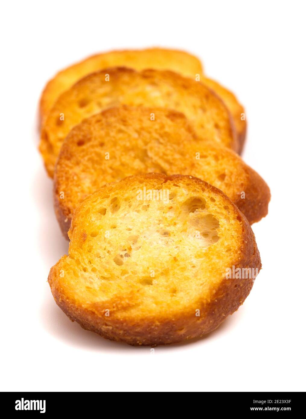 Grandi crostini Baguette tostati e isolati su sfondo bianco Foto Stock