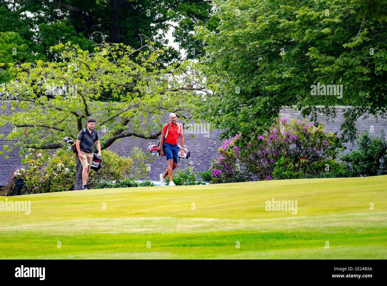 gente che gioca a golf piacevole Foto Stock