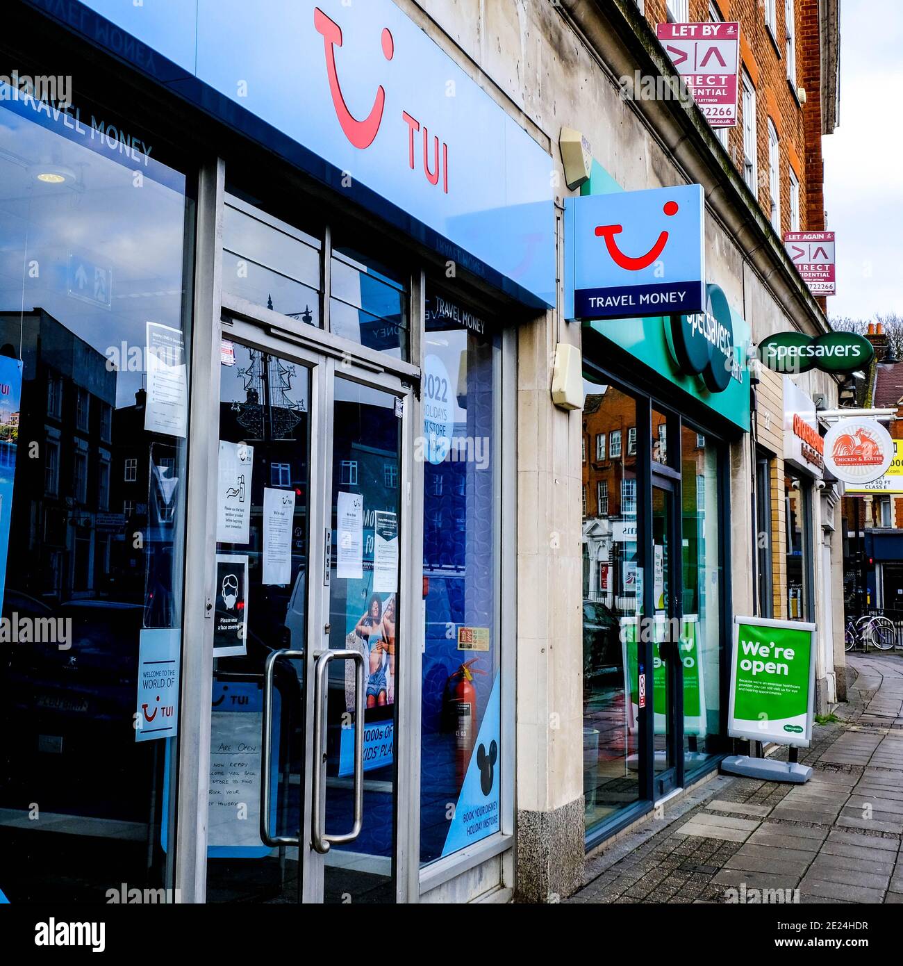 Londra UK, gennaio 03 2021, Tui High Street Travel Agent Shop Front Witing No People, chiuso durante il Covid-19 Pandemic Lockdown Foto Stock