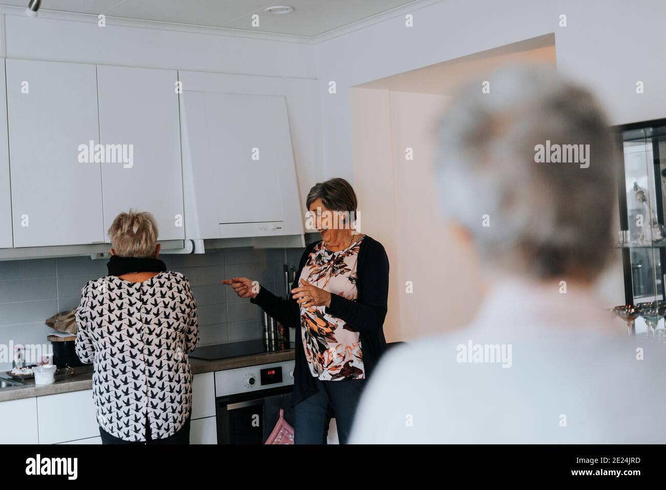 Donne anziane in cucina Foto Stock