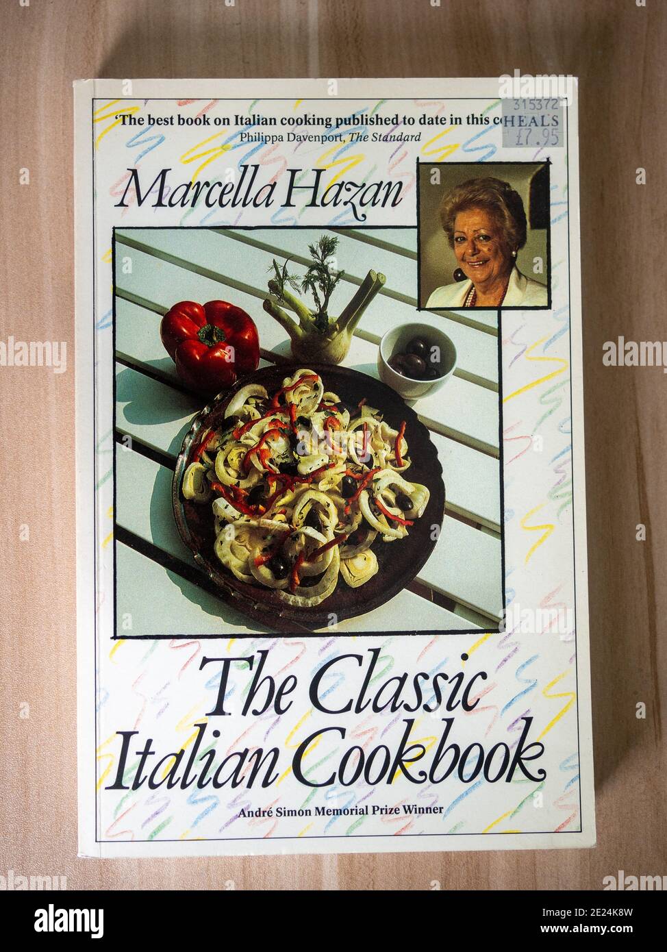 The Classic Italian Cookbook di Marcella Hazan, libro cartaceo pubblicato da Macmillan London 1981 come Papermac Foto Stock