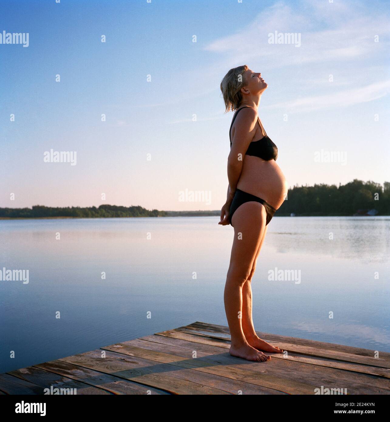Pregnant women bikini immagini e fotografie stock ad alta risoluzione -  Alamy