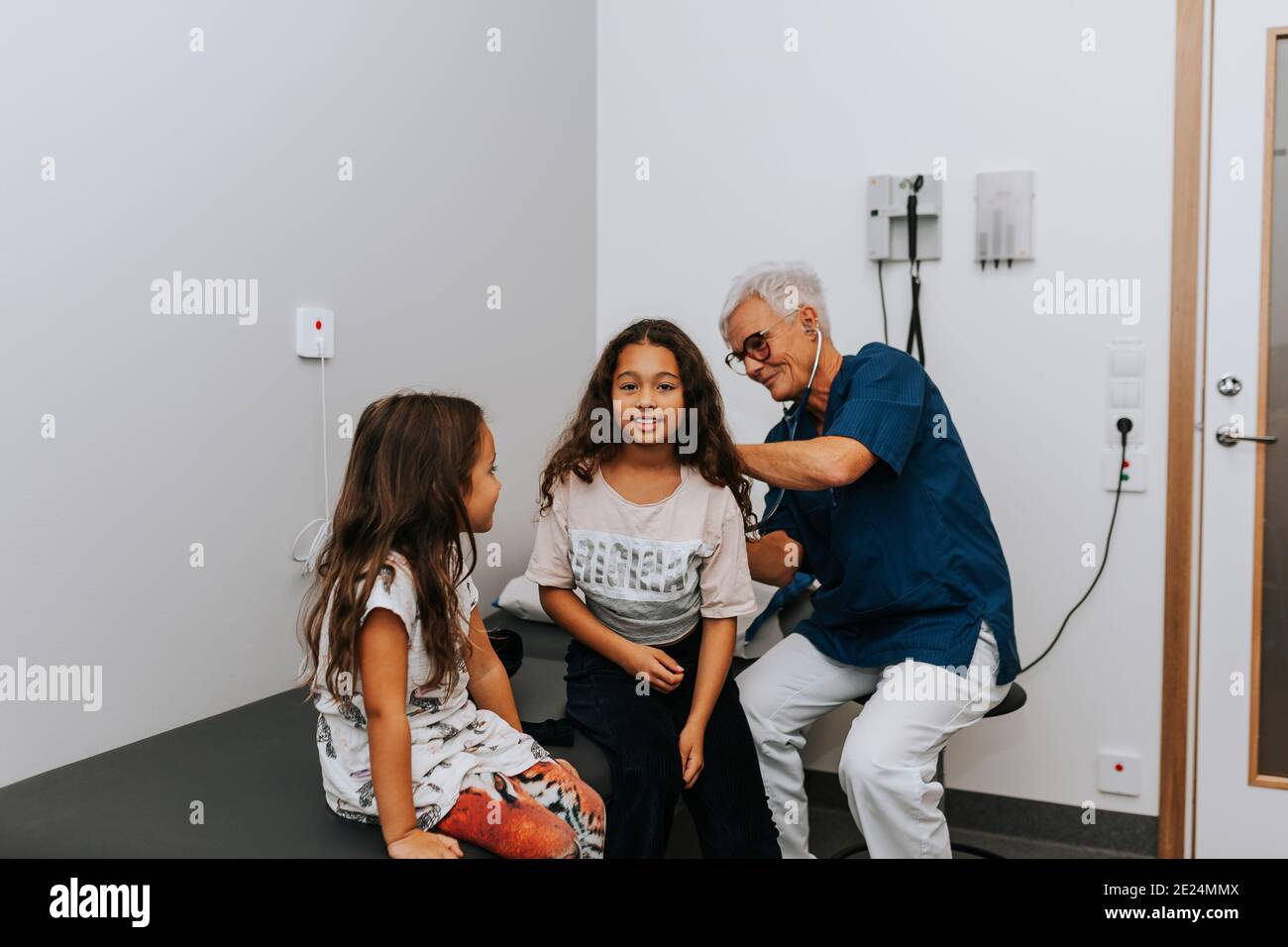 Ragazze in ufficio medici Foto Stock