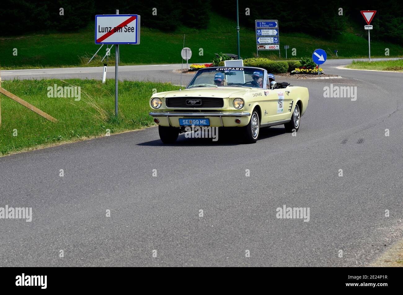 Lunz am See, Austria - 19 luglio 2013: Ford Mustang in scena speciale da International Ennstal Classic 2013, un torneo annuale attraverso l'Austria per il vin Foto Stock