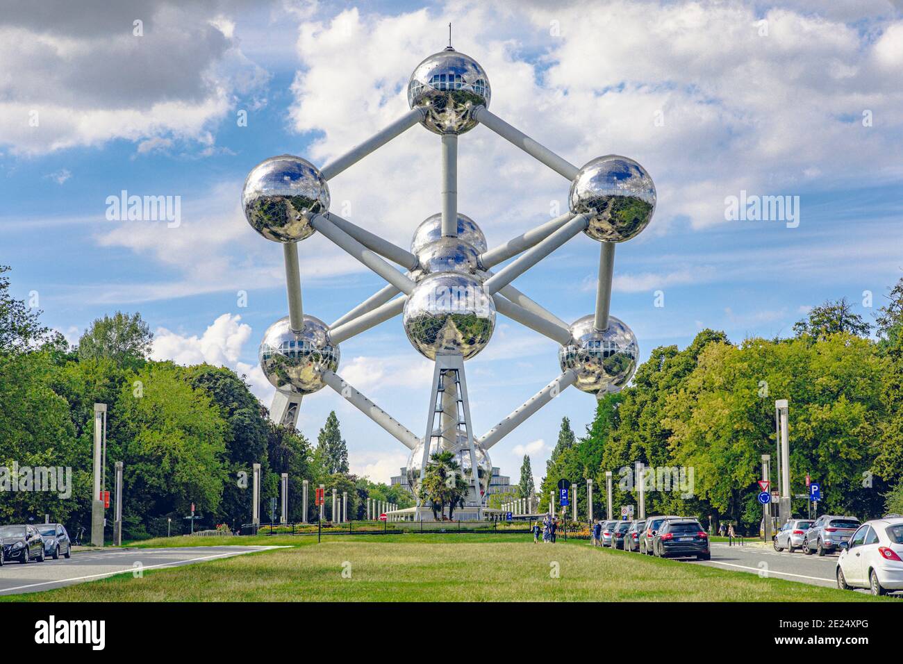 Bruxelles, Belgio - 20 luglio 2020: Atomium è un modello di atomo di ferro alto 102 metri, originariamente costruito per l'Expo '58. Foto Stock