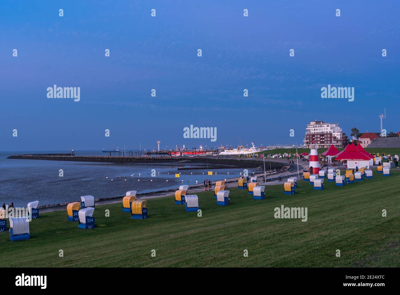 Spiaggia erbosa Grimmershoerner-Bay, Cuxhaven, bassa Sassonia, Germania, Europa Foto Stock