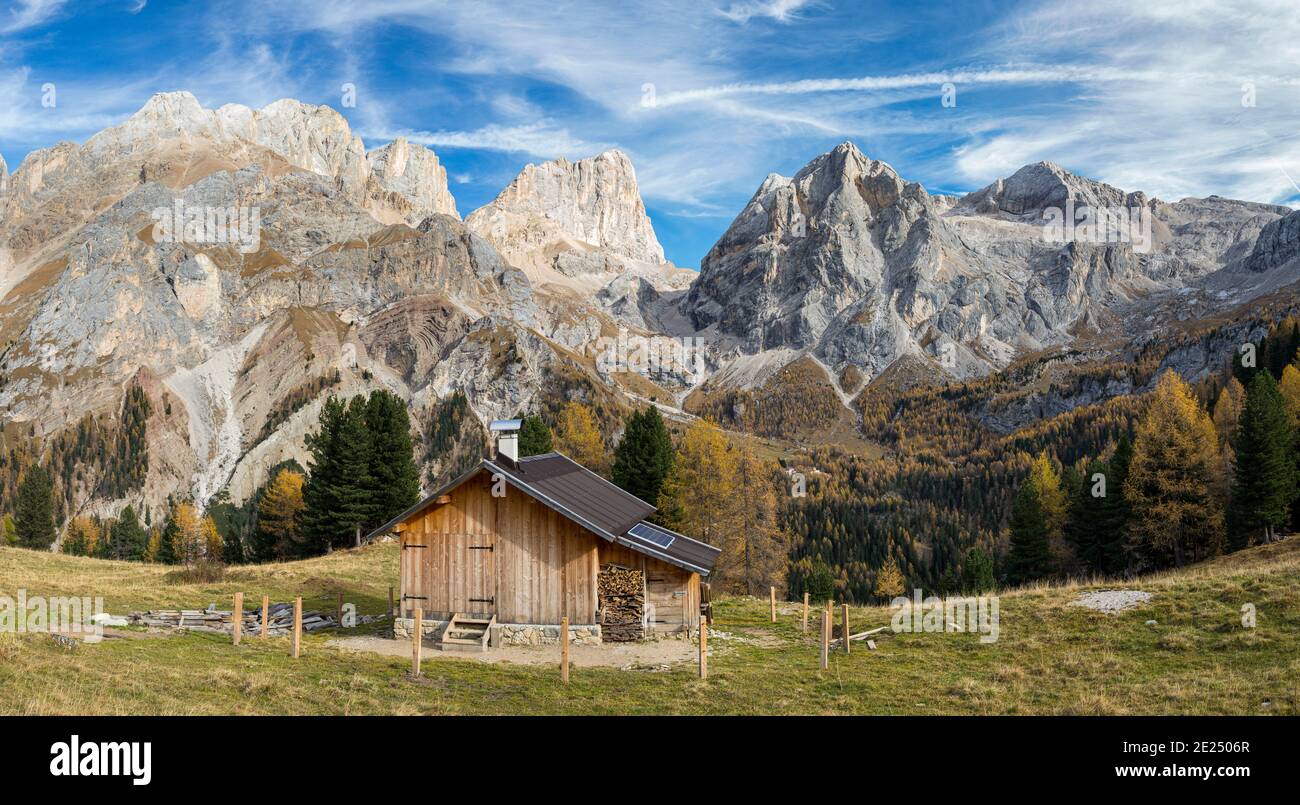 Marmolada da Val Contrin in Val di Fassa, a sinistra Gran Vernel, a destra Ombreta. La catena montuosa della Marmolada nelle Dolomiti del Trentino. Dolomiti ar Foto Stock