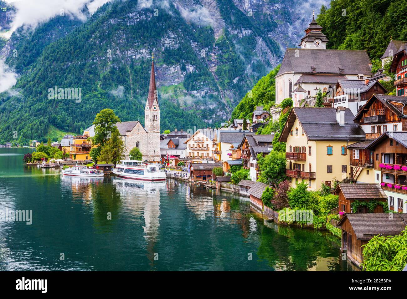 Hallstatt, Austria. Villaggio di montagna nelle Alpi austriache. Foto Stock