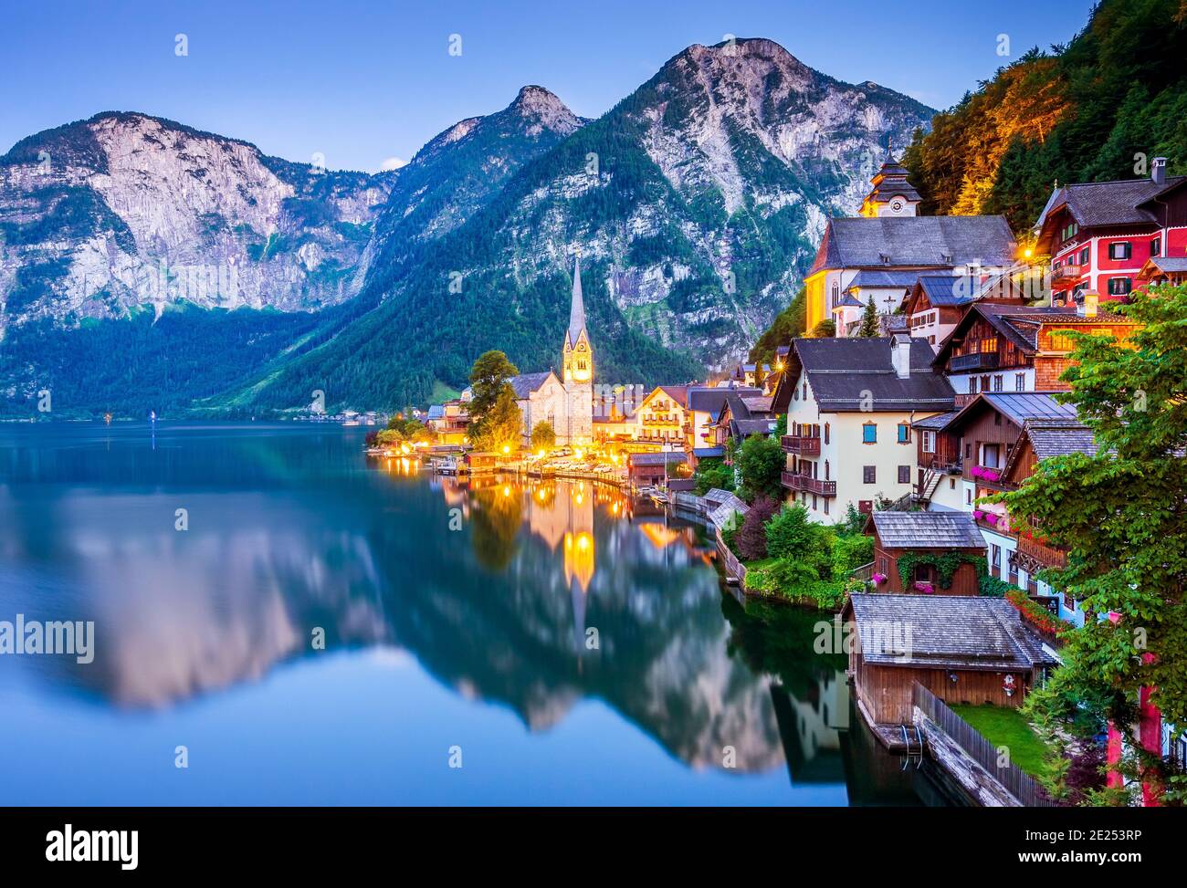 Hallstatt, Austria. Villaggio di montagna nelle Alpi austriache. Foto Stock
