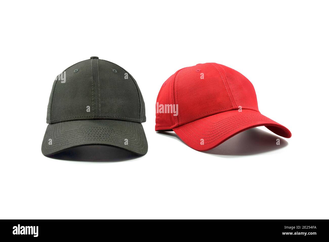 Moda nera e rossa e cappello da baseball isolato su sfondo bianco. Foto Stock
