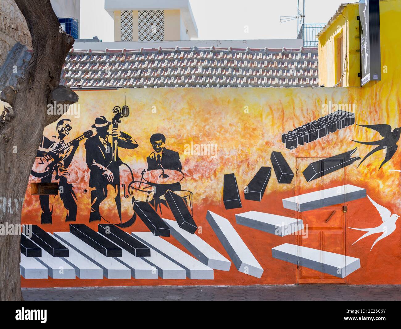 Murale di Ave Baltazar Lopes da Silva. City Mindelo, un porto marittimo sull'isola di Sao Vicente, Capo Verde nell'atlantico equatoriale. Africa, aprile Foto Stock