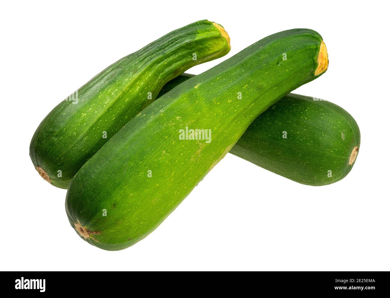 Tre squash verdi coltivati in casa, isolati su uno sfondo bianco. Foto Stock