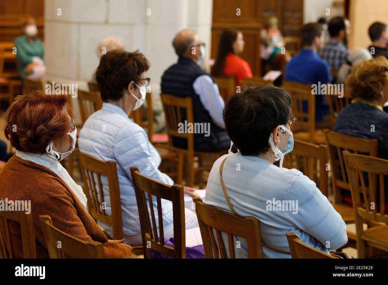 Messa di Pentecoste nella chiesa di San Nicola, Beaumont-le-Roger, Francia Foto Stock