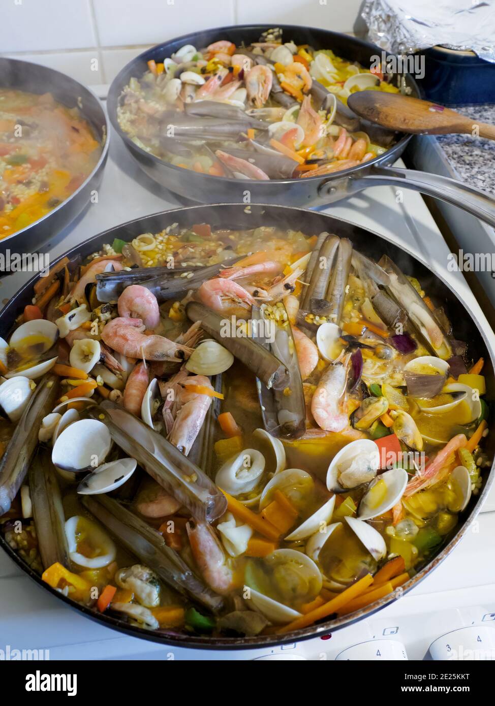 Due paelle di cottura. Foto Stock