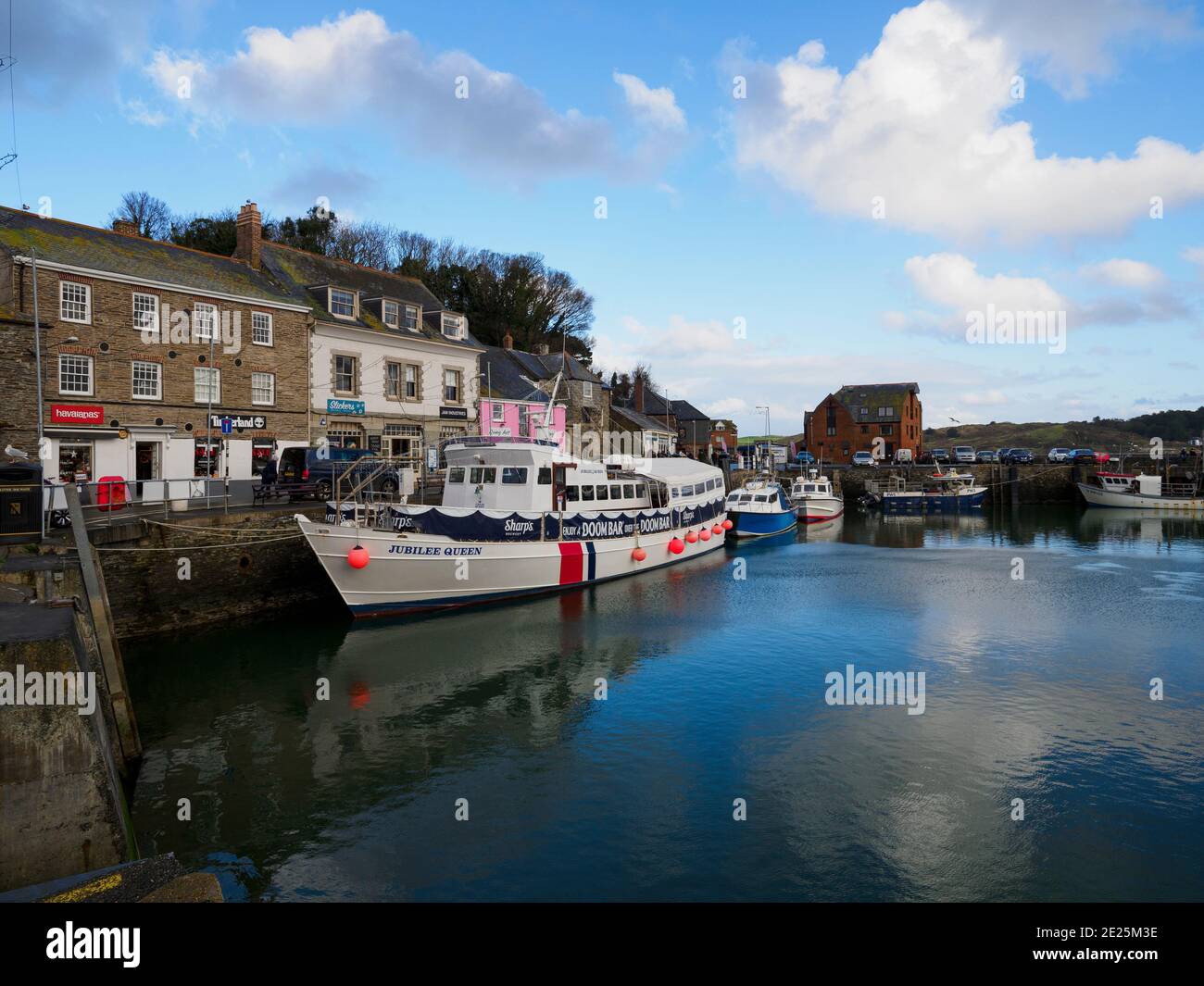 Jubilee Queen ormeggiata a Padstow Harbour per l'inverno, Padstow, Cornovaglia, Regno Unito Foto Stock