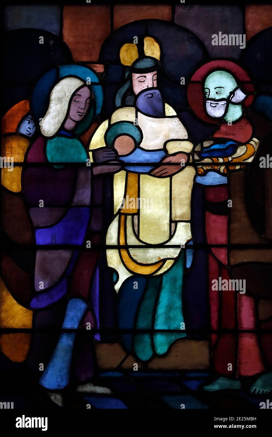 Chiesa di Santa Teresa. Finestra in vetro colorato. La Presentazione di Gesù al Tempio. Jean Edouard de Castella. Foto Stock