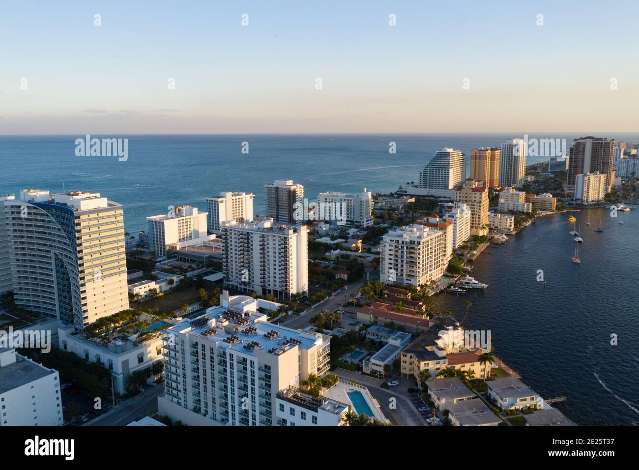Crepuscolo fotografico aereo a Fort Lauderdale Beach FL Foto Stock