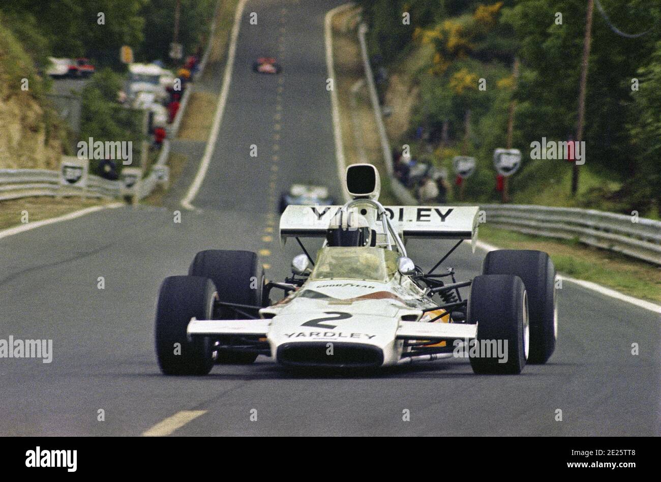 Denny HULME guida la McLaren-Ford F1 a piena velocità durante il Gran Premio di Francia 1972, nel circuito di Charade vicino Clermont-Ferrand. Foto Stock