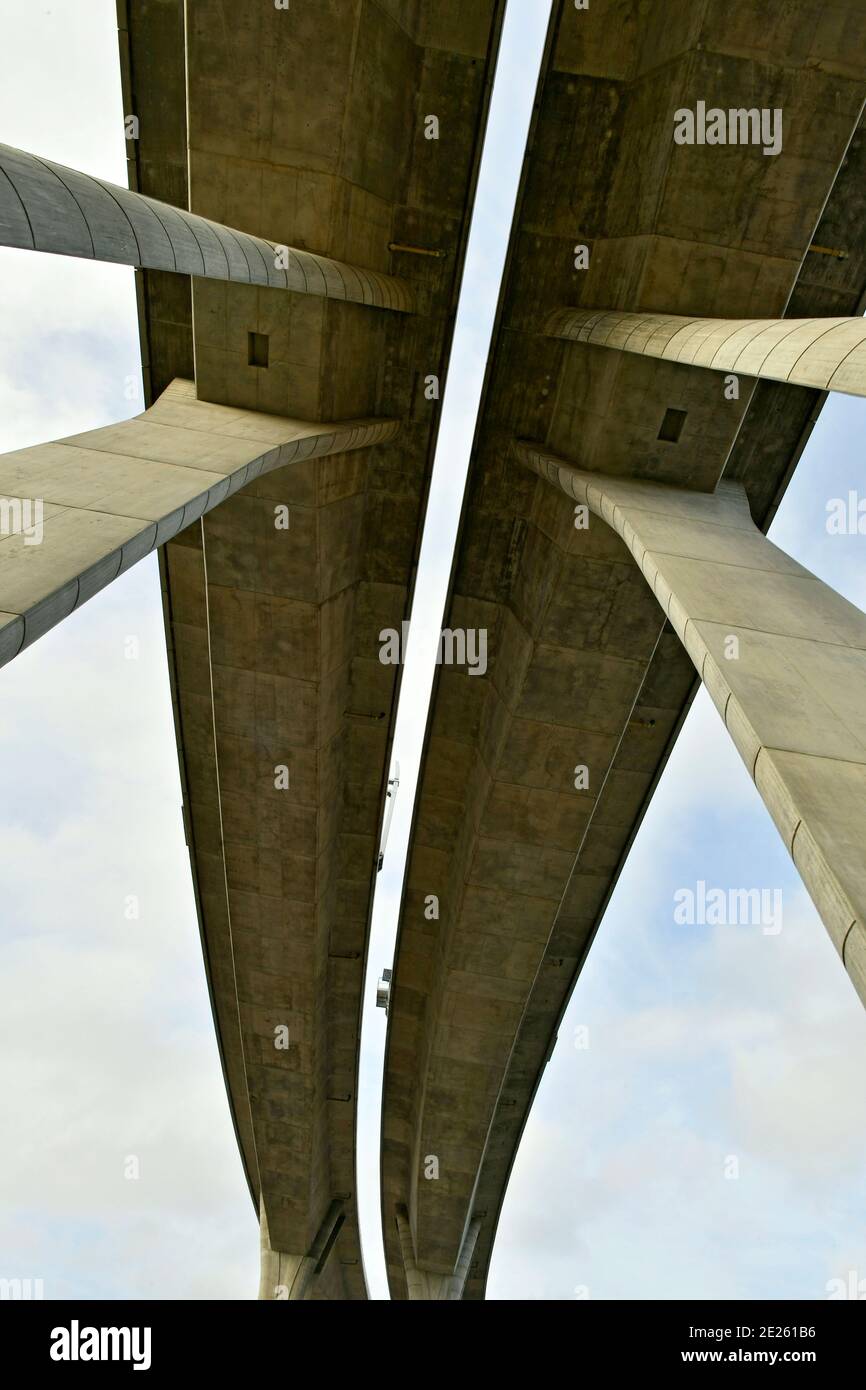 Il Ponte Radotín è una coppia di strutture a ponte sulla circonvallazione di Praga , che collega Moldava e Berounka Foto Stock